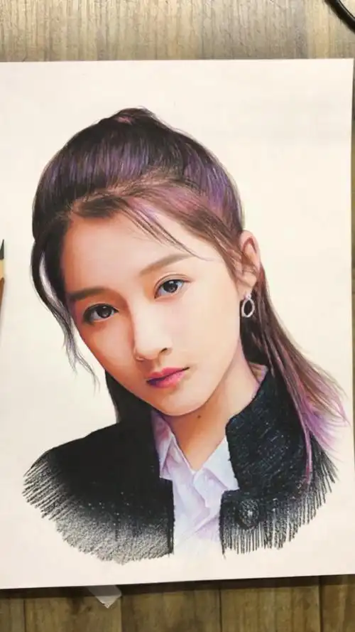 画一个关晓彤大美女