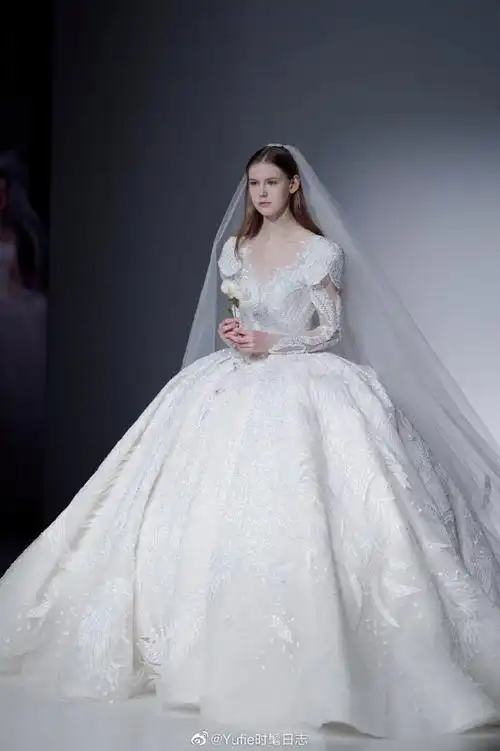 wang feng couture谢谢邀请观秀932023【观·瓷】西式婚纱中融于