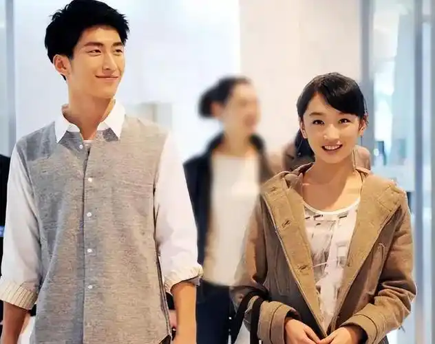 曾志伟有一次酒后吐真言,揭开了″交际花″周冬雨糜烂情史!