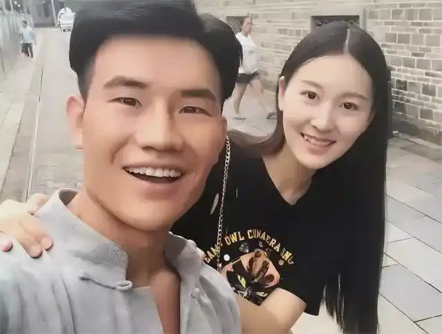 嘎子谢孟伟被曝妻子出轨健身教练是太年轻把持不住么