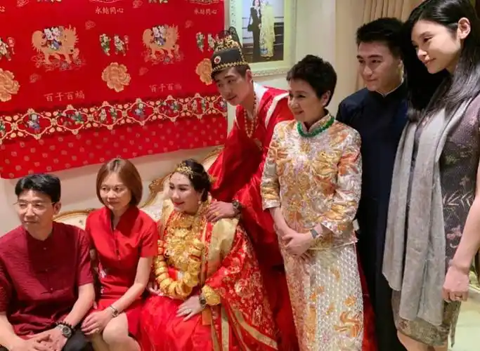 奚梦瑶何猷君结婚细节看出两人家庭地位网友改歌词表示不看好