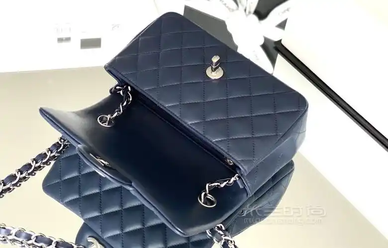 香奈儿cf 大mini羊皮 chanel classic flap海军蓝银扣 cf20cm_7