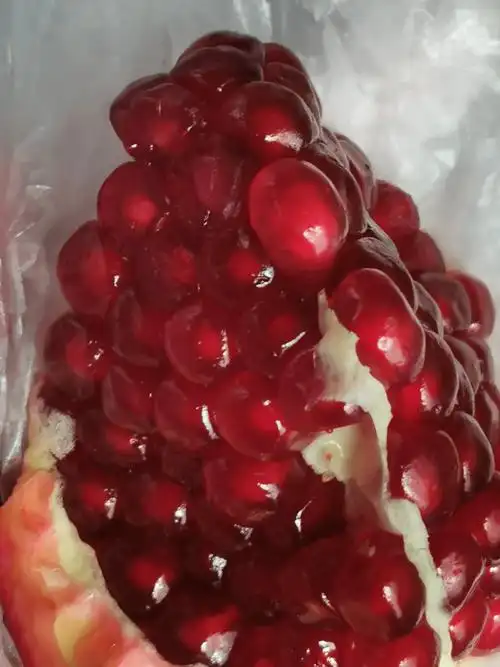 火红的石榴籽,颗颗红宝石,粒粒琼浆液