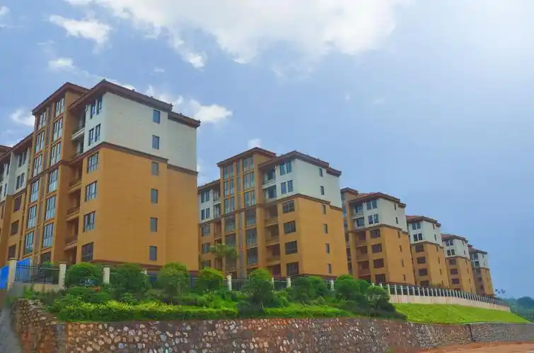 金色沙堤安置房,白关村民装修忙