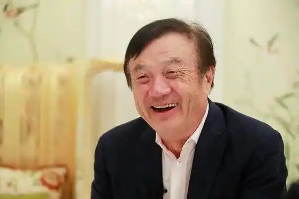 任正非陪教授参观华为某处门卡任正非许多地方我进不去