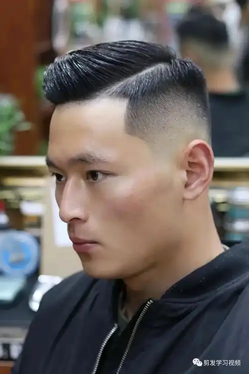 供大家参考选择给大家推荐比较流行的男生发型50款就目前的时尚潮流