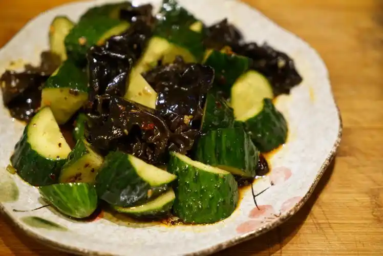 【夏日开胃菜】好吃又简单的夏日凉拌酸辣木耳黄瓜