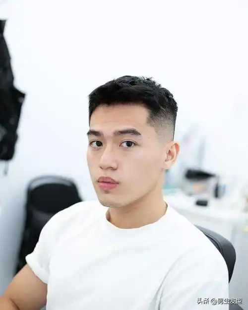 男士发型别乱剪,试试这14款,帅的不后悔(男生额头高头发少适合什么