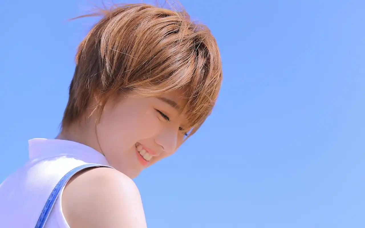 甜美短发美女高清桌面壁纸高清大图预览1920×1200_美女壁纸下载_美桌