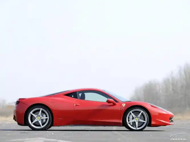 法拉利三款超跑惊艳湖南车展 品跃马激情