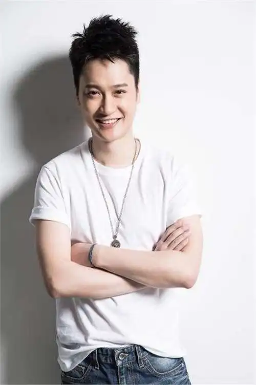 郭晓然和王凯在2021年再次携手合作,呈现了《向风而行》这部影片.