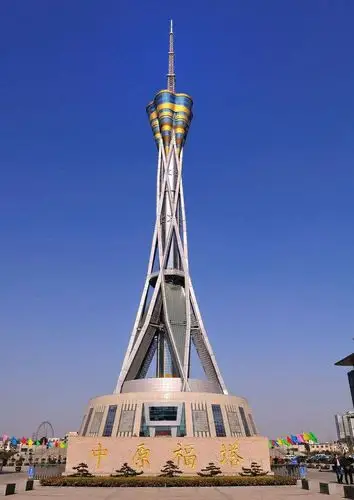 出来时发现报到酒店的身后耸立着一座高塔,我们用百度地图搜索一下