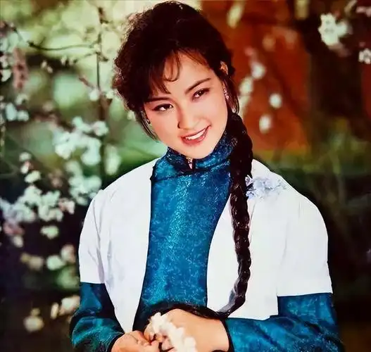 曾经违法漏税,目中无人的刘晓庆,如今开启出镜带货倍受质疑_电影_舞台