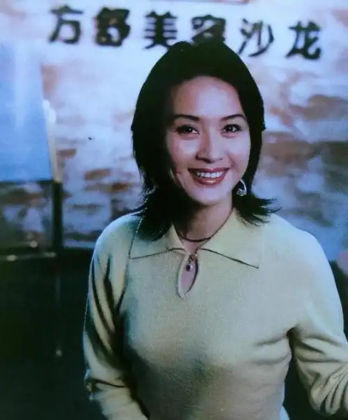 曾经是影坛女神的方舒,因其俊美的容貌和杰出的表演技巧而受到了众多
