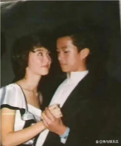 在他们传出绯闻之后,有些人认为那时的翁静晶并不能配得上陈百强.