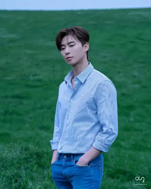 朴叙俊听说在抓周宴的时候抓了那个吧