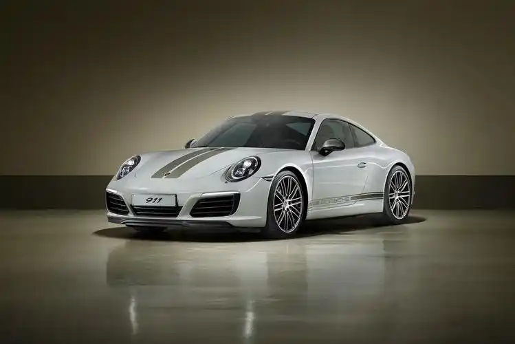 porsche carrera s-2019款白色保时捷911