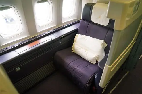 不输反鱼骨的交错式座椅——南航77w 广州-纽约 cz699商务舱体验