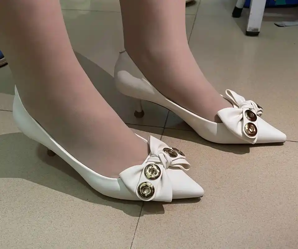 起床了哦02#高跟鞋 #袜子爱好者 #无处安放的小jio # - 抖音