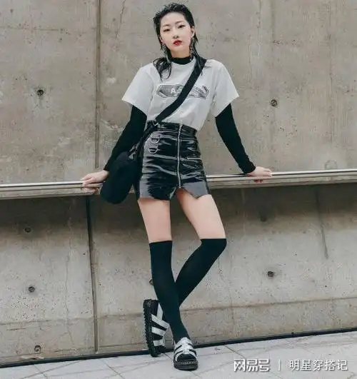 曾经蜜汁老土的"运动凉鞋 袜子" 成为潮爆街头的时髦搭配