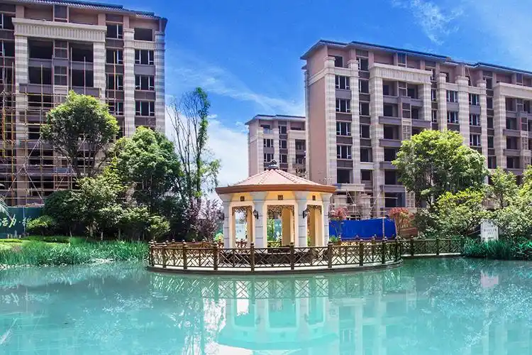 恒大翡翠华庭买房一阵子物业一辈子