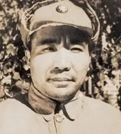 国军将领汤尧被俘后,一脸傲慢指向看管:陈赓呢?怎么不来见老师