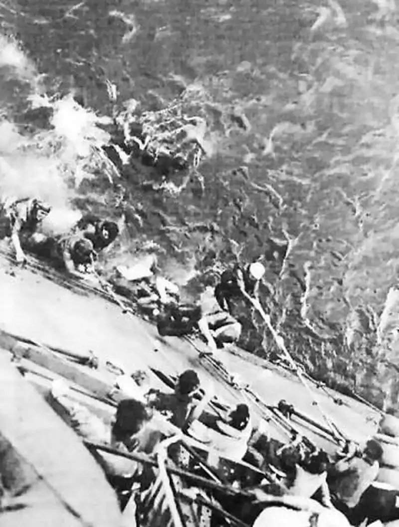 百家号星火计划# 1942年5月8日,珊瑚海海战,美军列克星敦号航空母舰