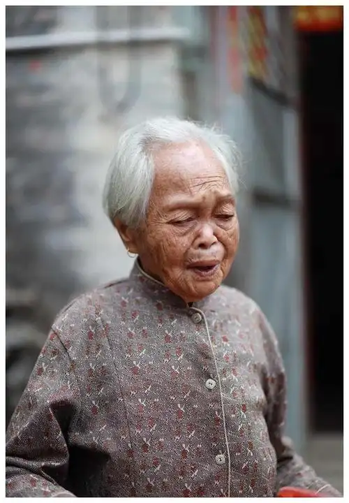 小妹说俺们穷也好富也好老娘还养得起哥哥哑口无言