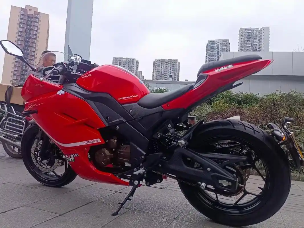 喜力蛟龙200红色大跑车,车况发动机外观非常好