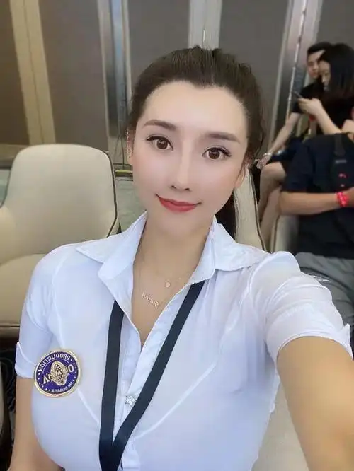 健身女神刘太阳身材堪比卡戴珊成了全场的焦点