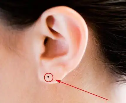 若是人耳垂上有此吉痣,就意味着其会短命,以及财运上佳;耳轮有痣是