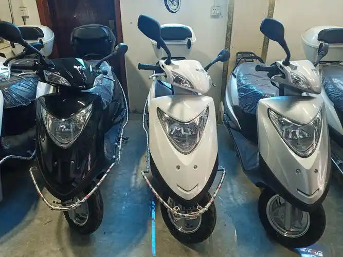 瑞梦125   白  黑   银