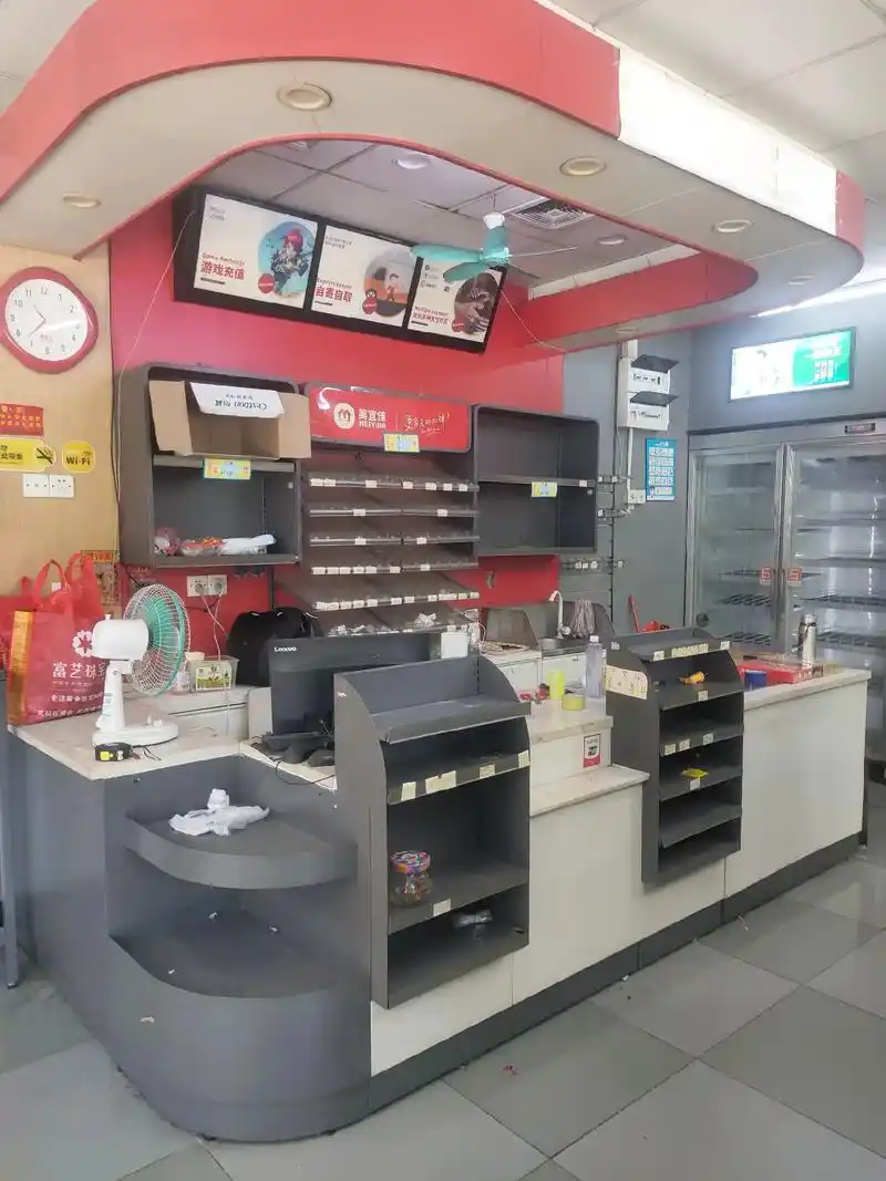 品牌便利店二手收银台烟酒柜,安装前后效果.