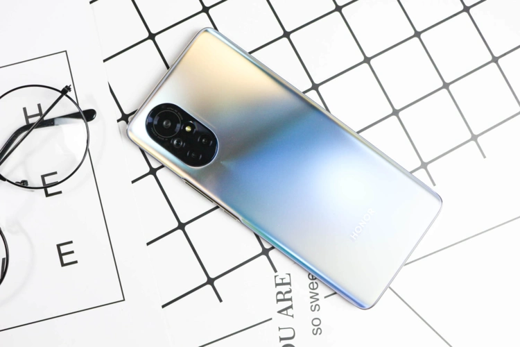 荣耀v40轻奢版评测体验符合预期轻薄设计是一大亮点