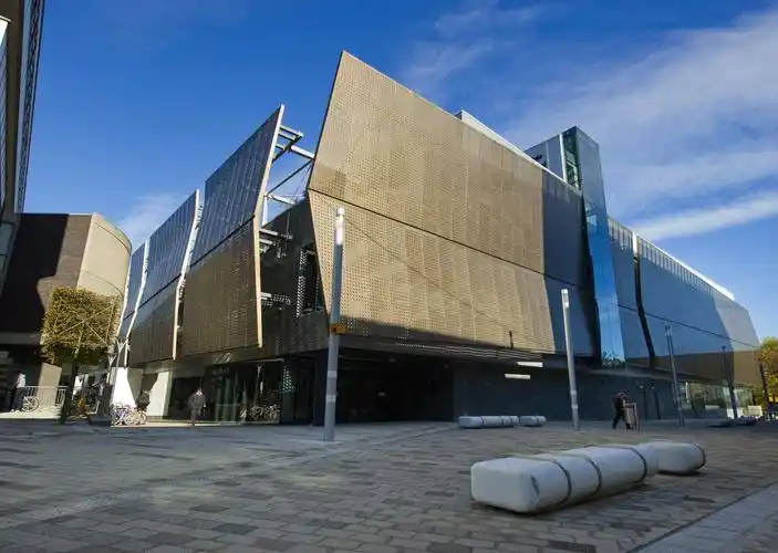 video查看招生简章免费咨询诺森比亚大学是英国规模最大的大学之一