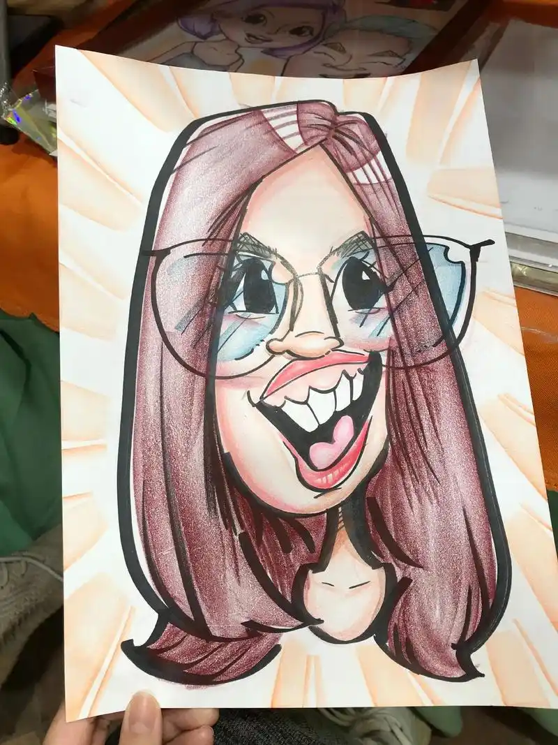 画夸张肖像漫画是一个风险较高的新职业每次出摊前我都会仔细找好跑路
