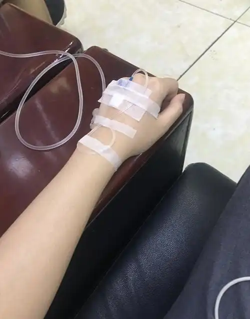 江湖救急求女生手的打针图片