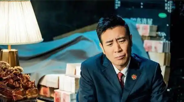 获奖无数,《三国》里的刘备可谓是一鸣惊人,表情包"接着奏乐接着舞"