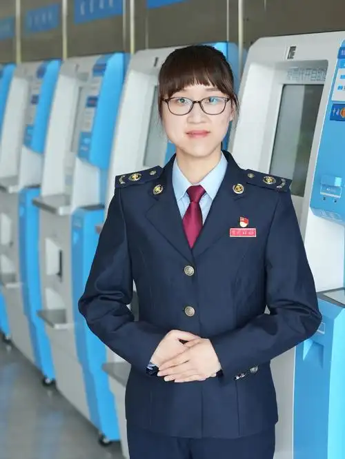 致敬劳模丨曾佳敏:勤于钻研 铸就最美税务人