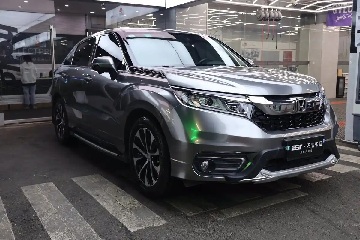 suv最帅的改色之一 液态金属银 属于一款不管什么车型都非常适合的