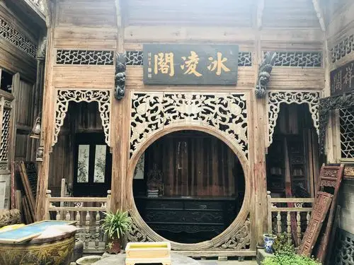 冰凌阁--这里面出过五品官,砖雕,木雕精美.