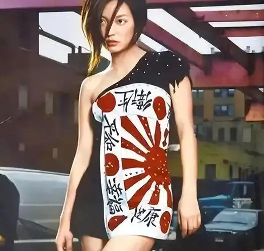 黄有龙父亲去世!赵薇夫妇转50万办葬礼被嫌少,葬礼太兴奋惹争议