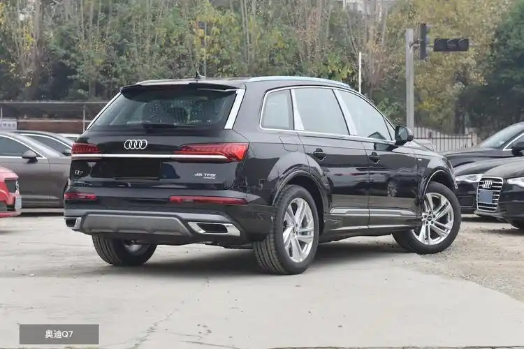 预算60万买豪华suv,林肯飞行家对比奥迪q7,究竟谁更胜