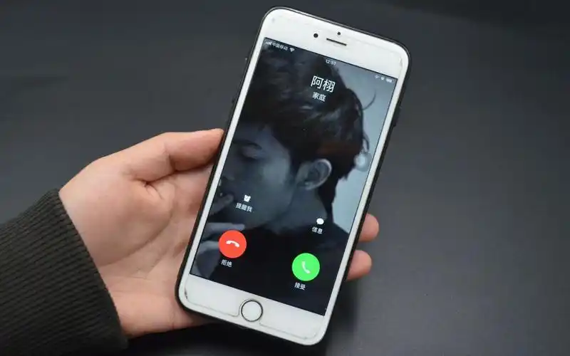 苹果手机来电语音提醒,不看手机知道谁的来电,只需打开这个开关