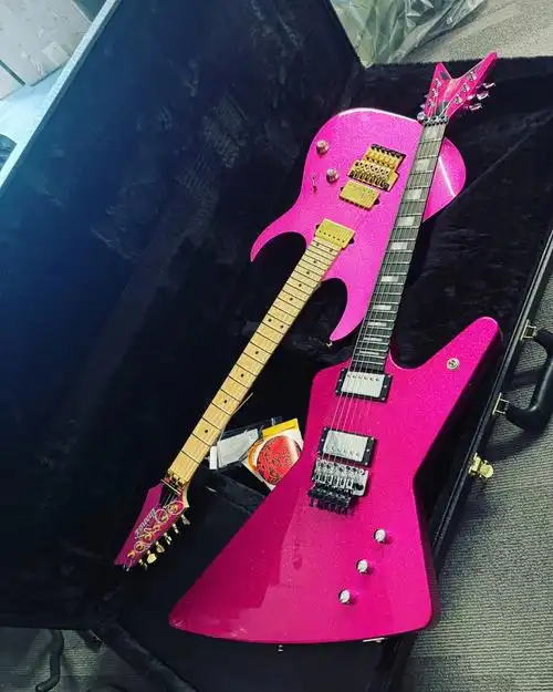 闪粉色的dean金属乐利器