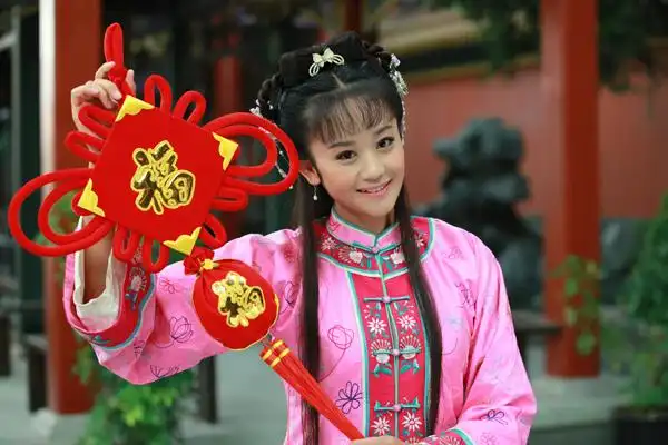 《新还珠格格》夏紫薇祝大家兔年大吉 合家欢乐!