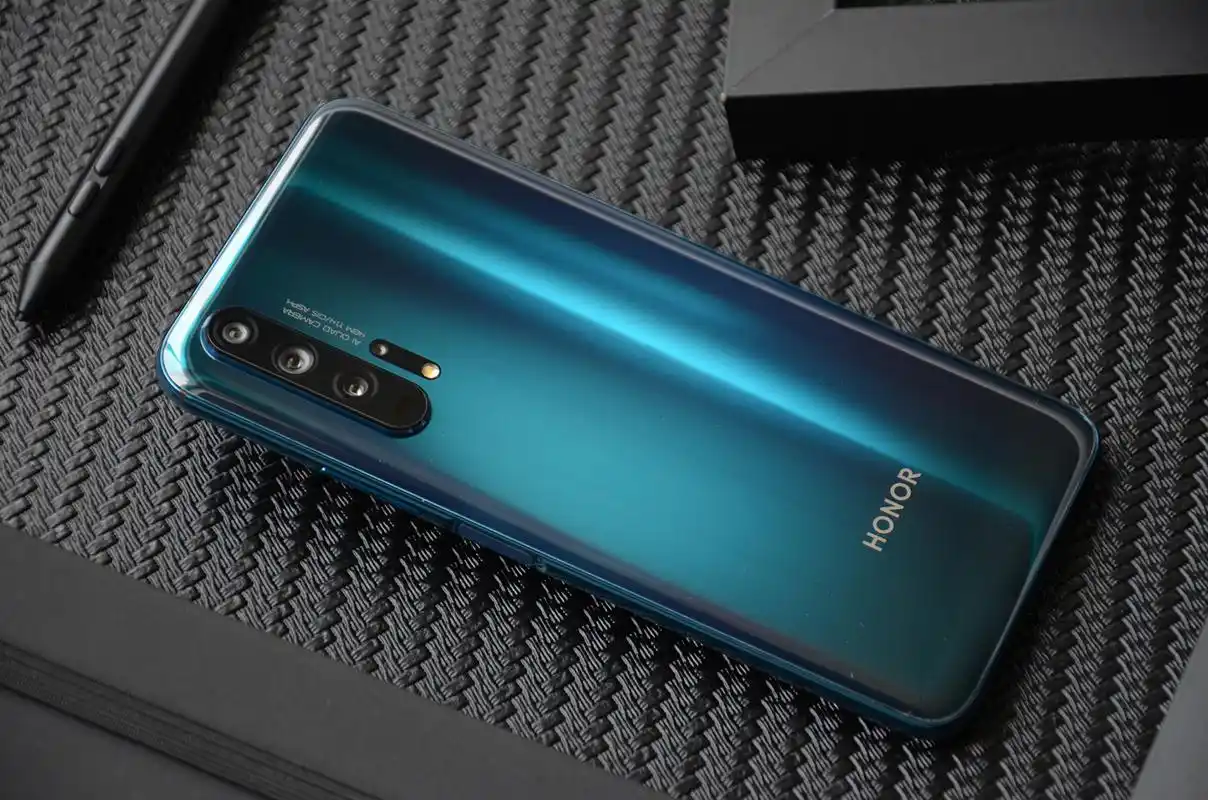 原创荣耀20的成本为1802元最终价格为2699元天马挖孔屏这个厚道吗