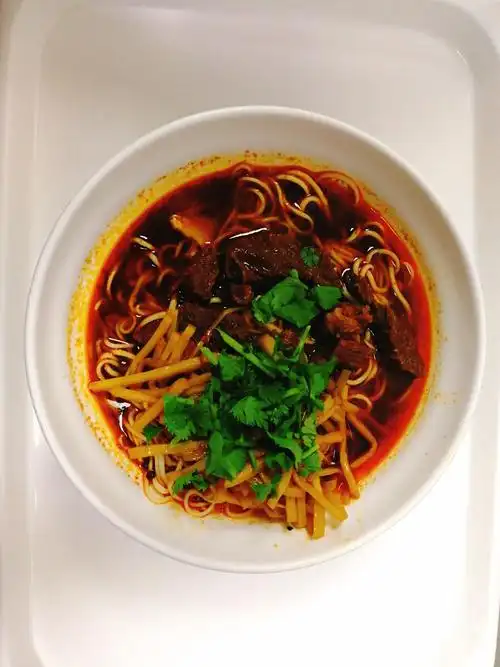 香辣牛肉面 制作人:完健伟