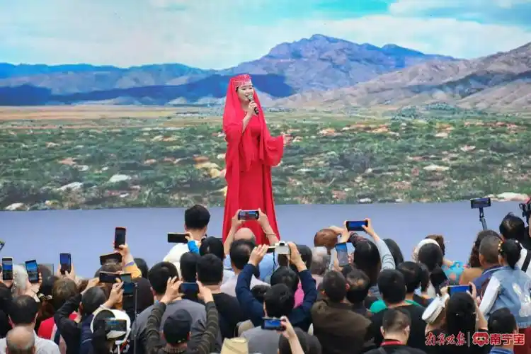 来自新疆的哈萨克族女孩阿合娜尔·麦旦汗第一次来广