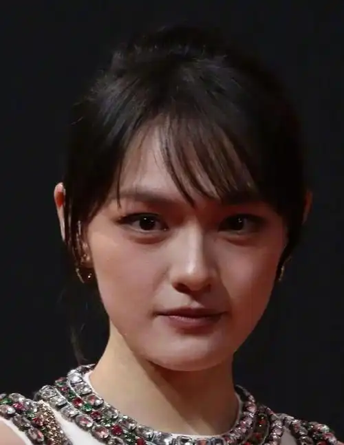 时尚盛典女明星怼脸生图:孙俪状态不佳,杨幂刘诗诗回春,张梓琳发福